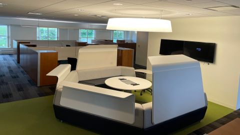 Flexible pod work space with benches, table and tv monitors